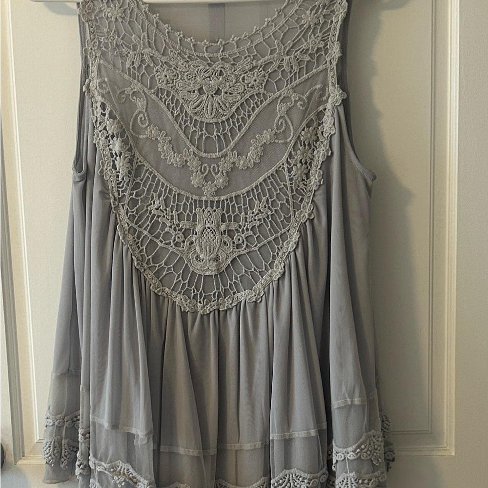 Ultra Pink brand Gray Lace Crochet Tank Top
